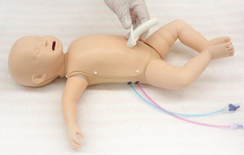 Erweiterte Neugeborenen Pflege- und Notfallpuppe „Plus II“, R16125 - Notemed Medizintechnik 